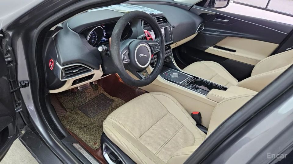 Jaguar XE