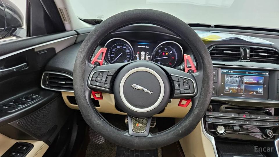 Jaguar XE