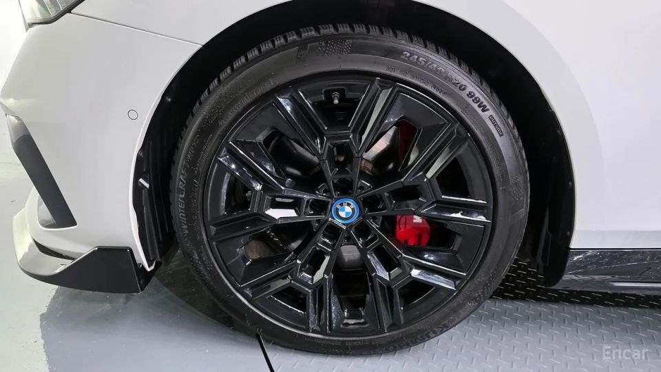 BMW i5