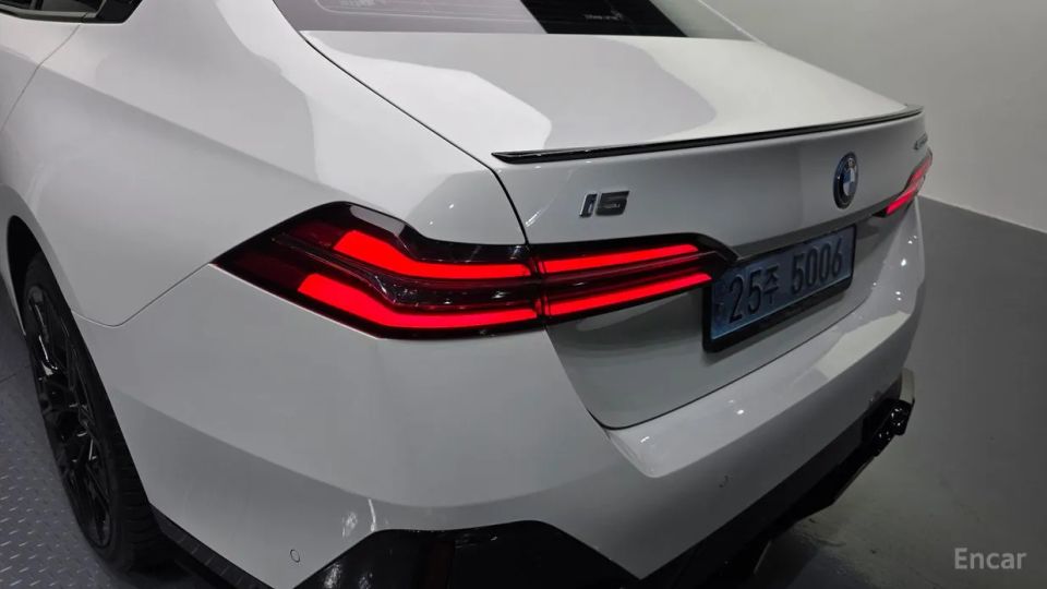 BMW i5