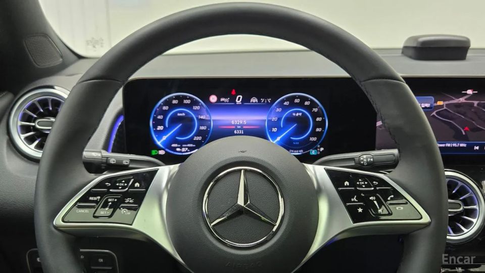 Mercedes-Benz EQB