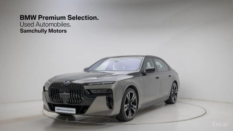 BMW i7