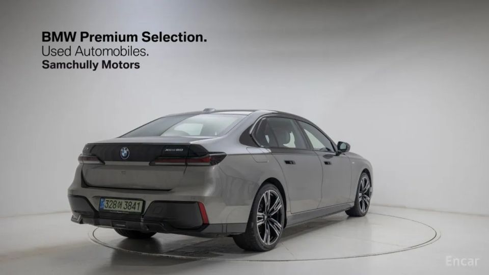 BMW i7