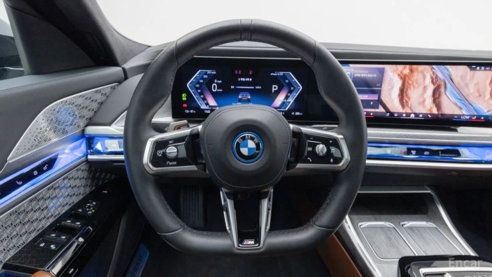 BMW i7