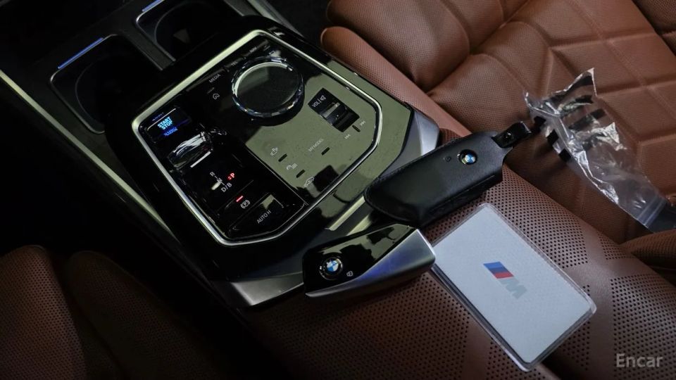 BMW i7