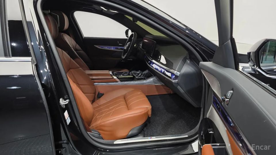 BMW i7