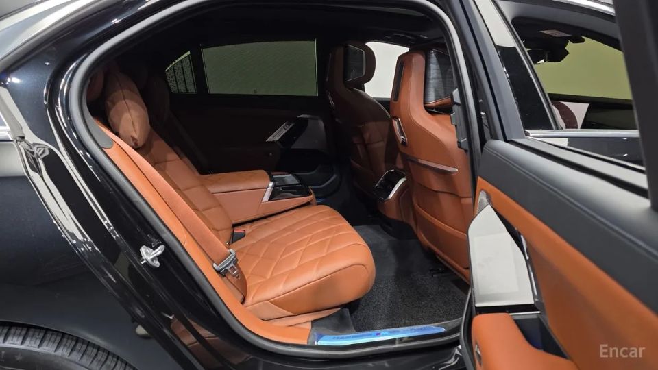 BMW i7
