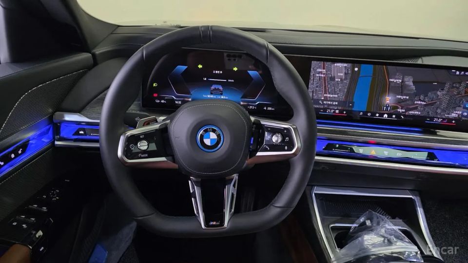 BMW i7