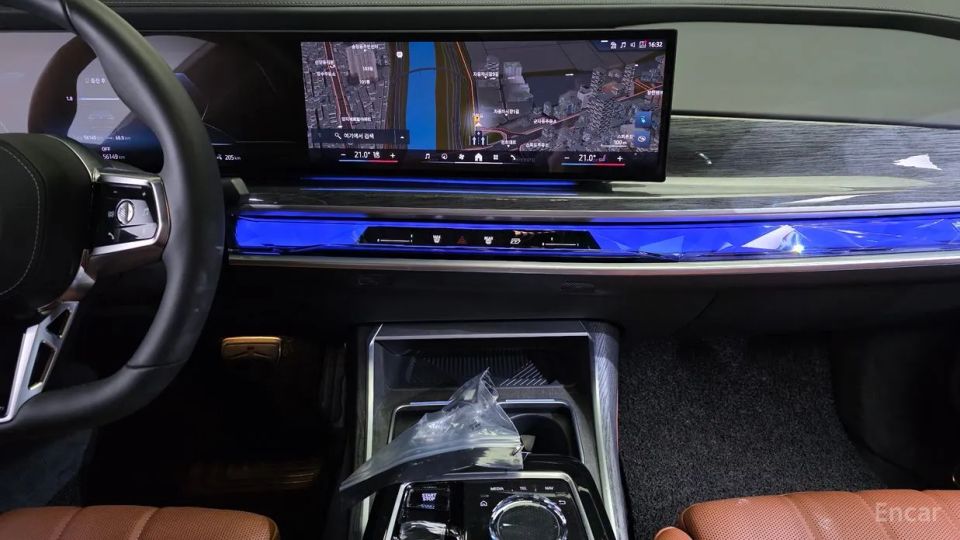 BMW i7