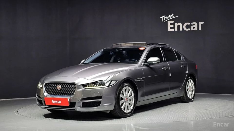 Jaguar XE