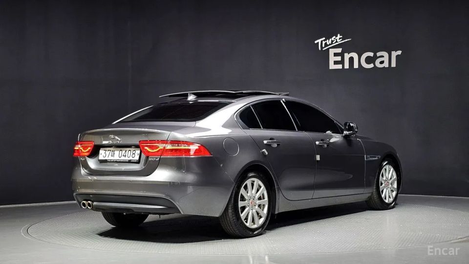 Jaguar XE