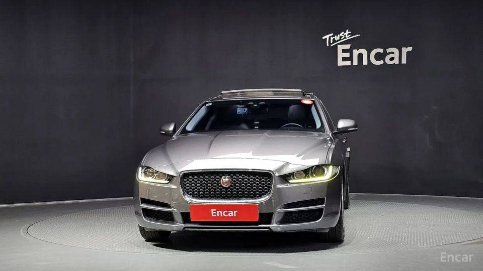 Jaguar XE