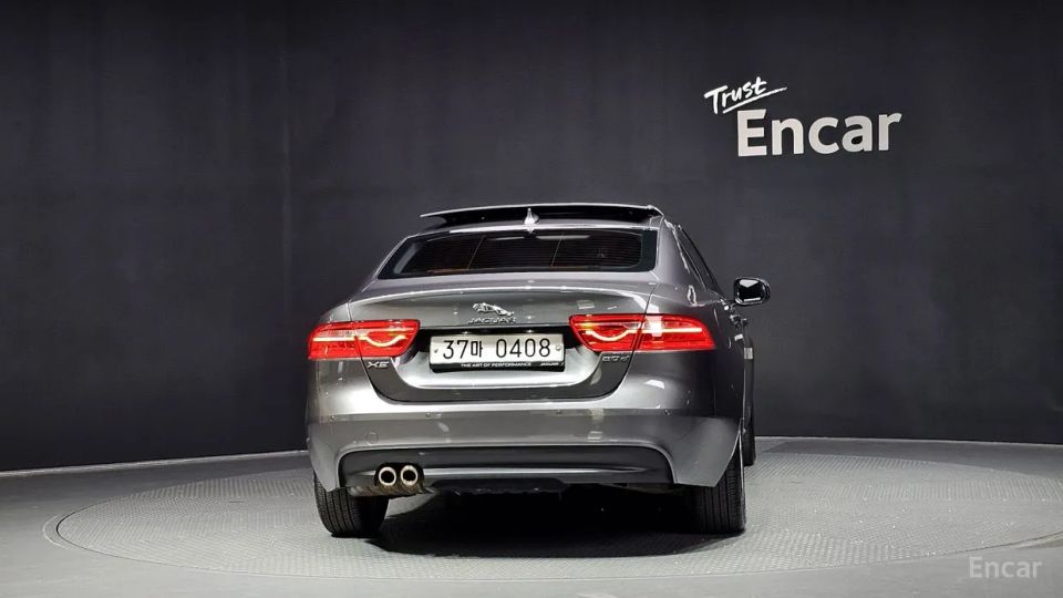 Jaguar XE