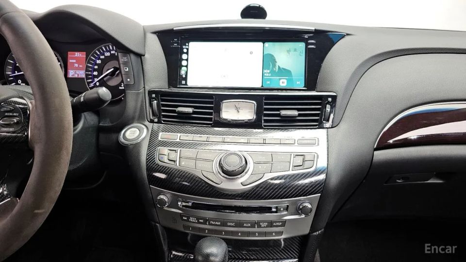 Infiniti M