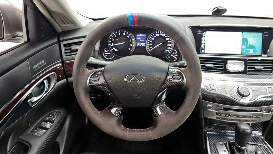 Infiniti M