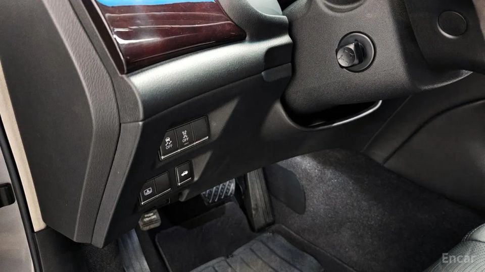 Infiniti M