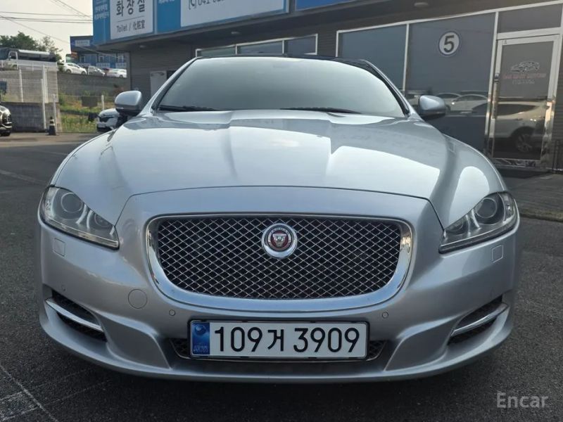 Jaguar XJ