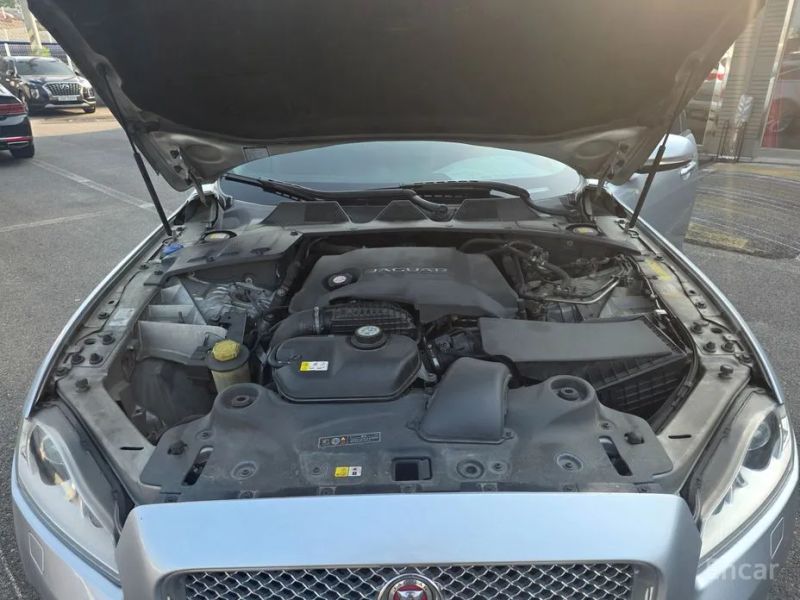 Jaguar XJ