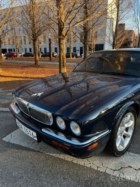 Jaguar XJ-8