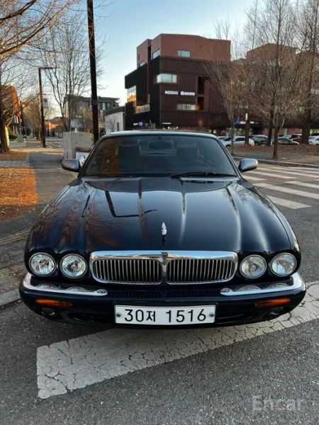 Jaguar XJ-8