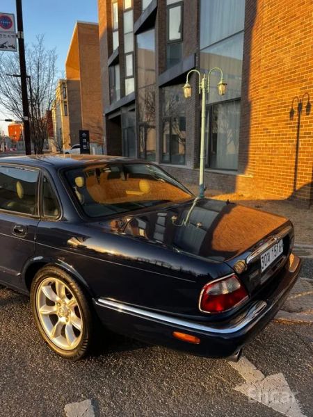Jaguar XJ-8