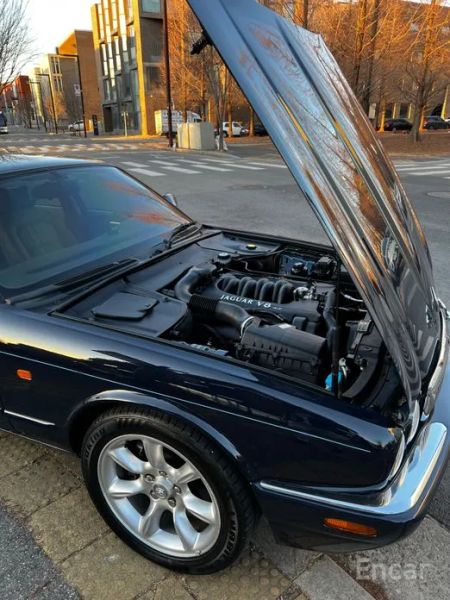 Jaguar XJ-8
