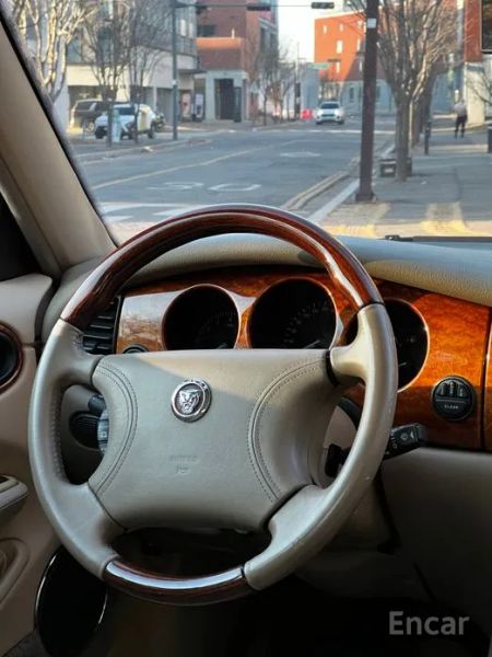 Jaguar XJ-8