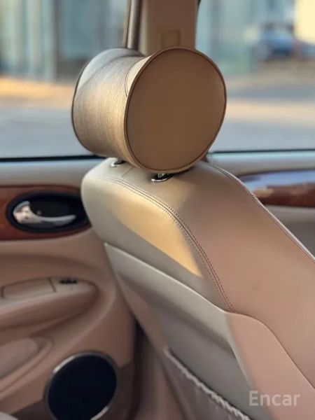 Jaguar XJ-8