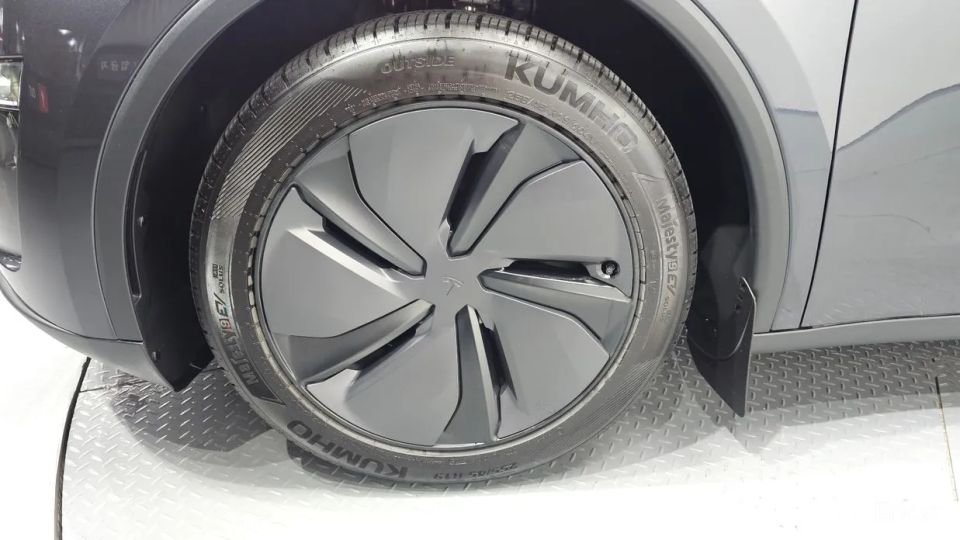 Tesla model-y