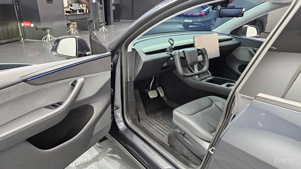 Tesla model-y