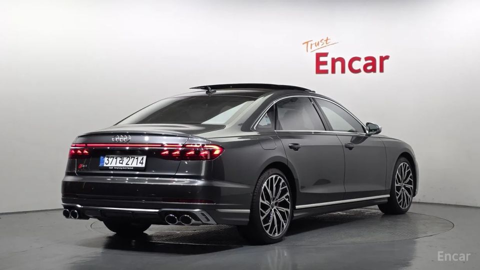 Audi S8