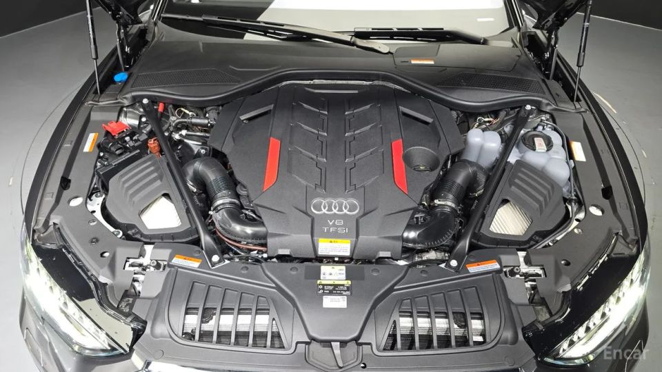 Audi S8