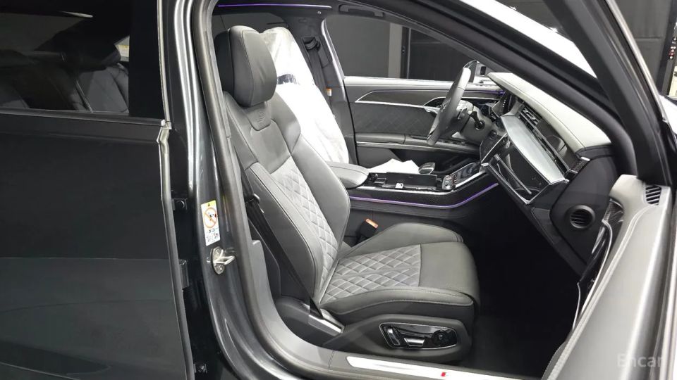 Audi S8