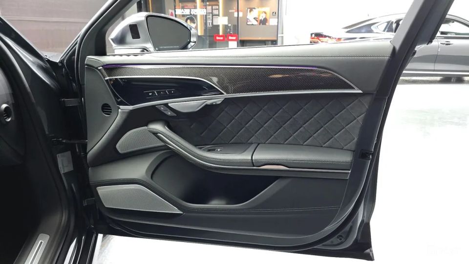 Audi S8