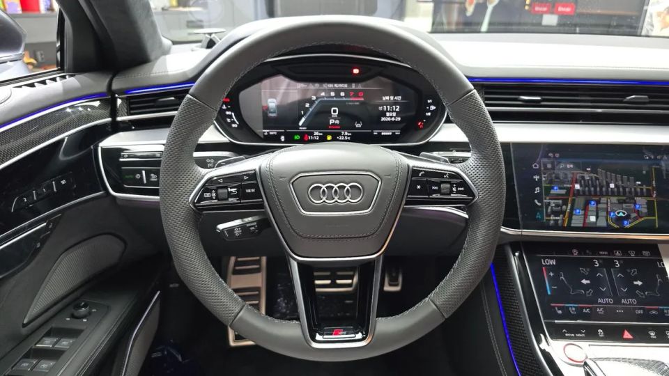Audi S8