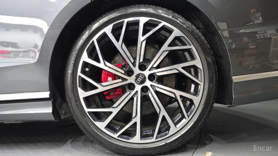 Audi S8