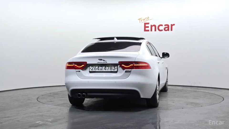 Jaguar XE