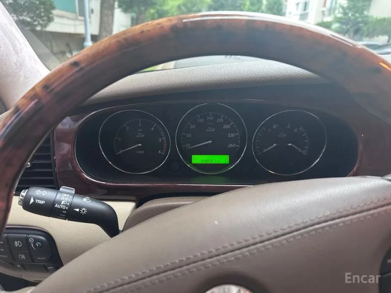 Jaguar XJ