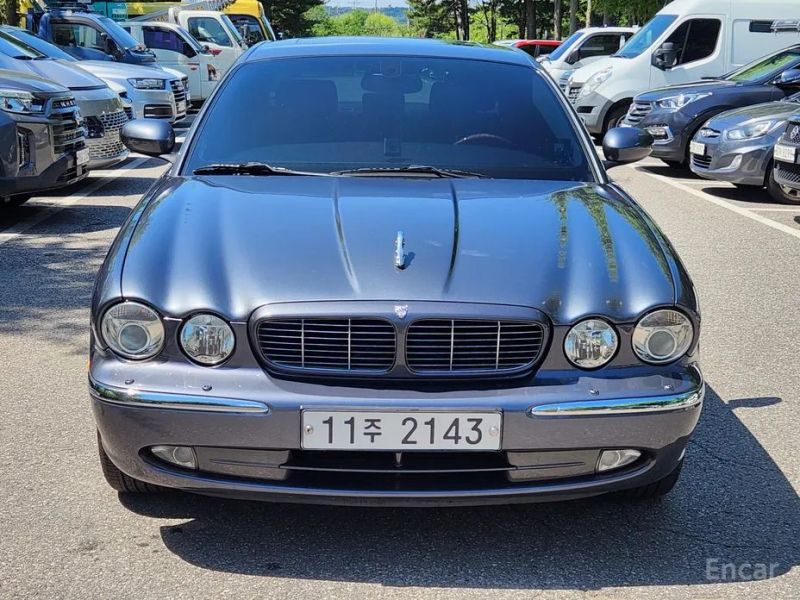 Jaguar XJ-8