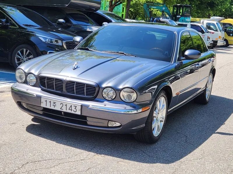 Jaguar XJ-8