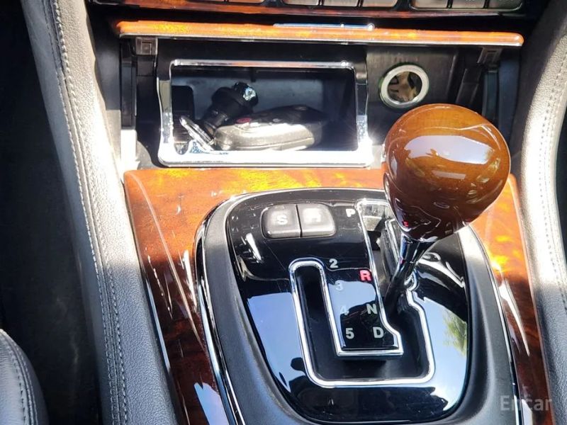 Jaguar XJ-8