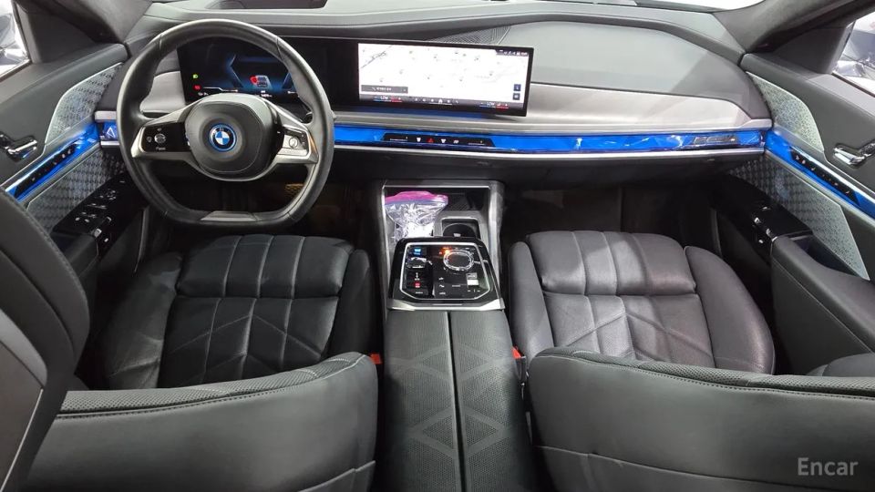 BMW i7