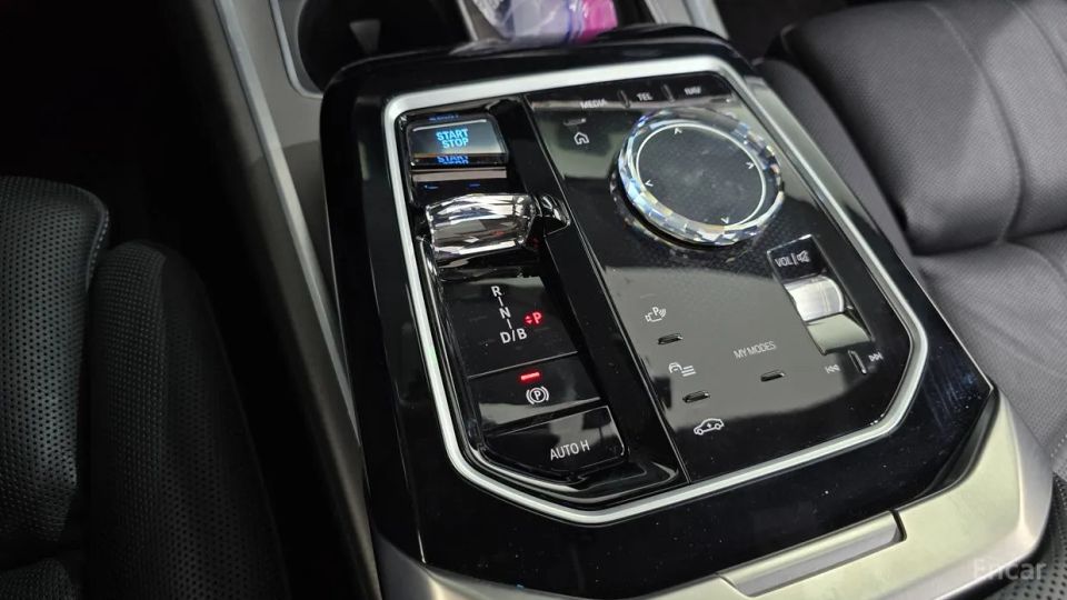 BMW i7