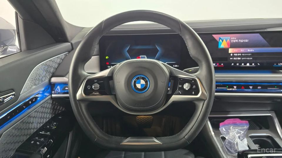 BMW i7