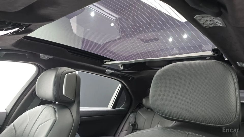 BMW i7