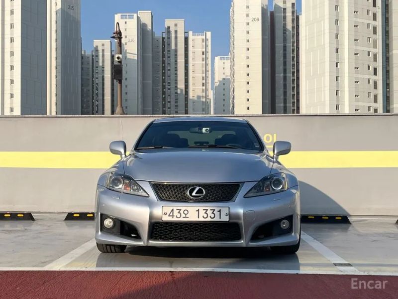 Lexus IS