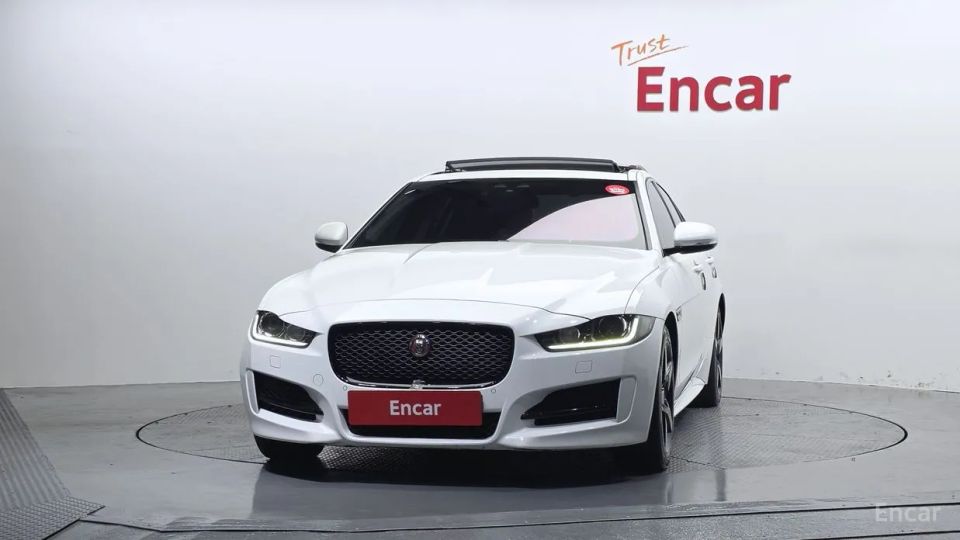 Jaguar XE