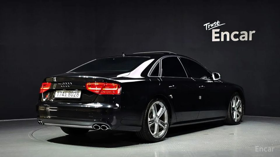 Audi S8