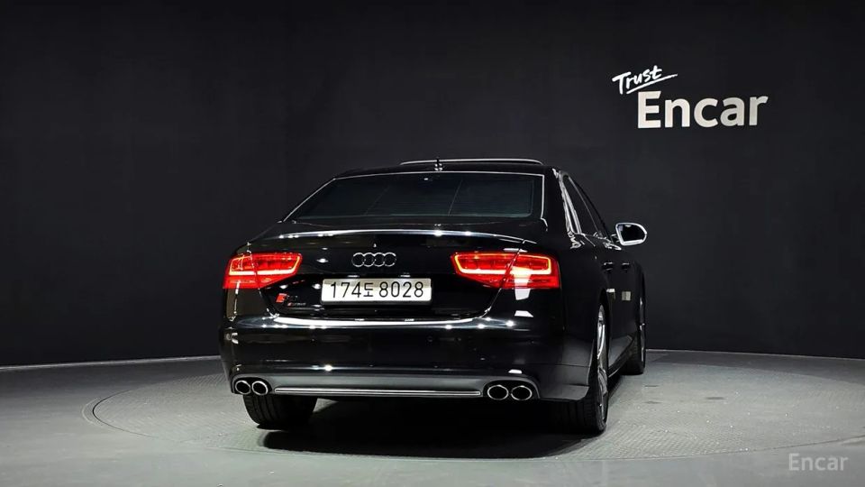 Audi S8