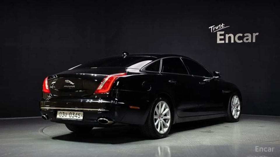 Jaguar XJ